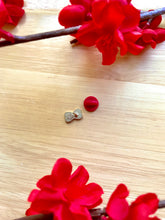 Load image into Gallery viewer, Fantasy Mini Pin Bow Back