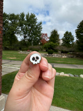 Load image into Gallery viewer, Skull Mini Pin
