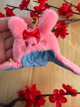 Load image into Gallery viewer, Mizi Plush Cape Open
